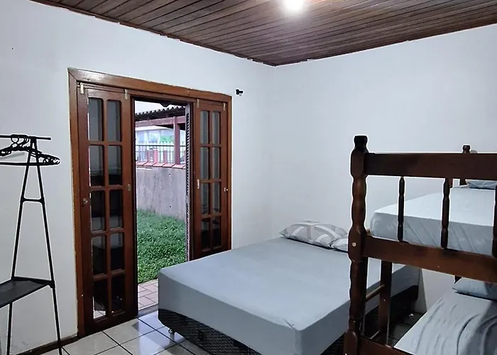 Casa Com Quintal Proxima De Torres